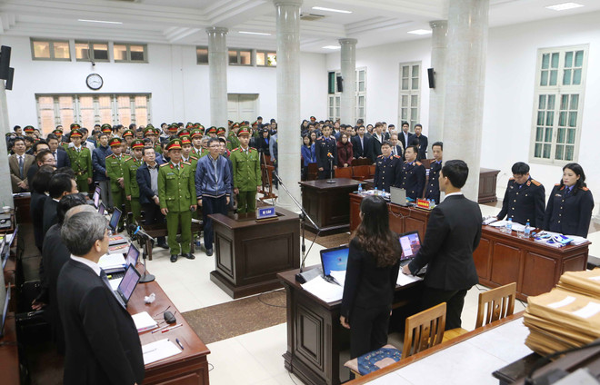 郑春青及其同案犯案件:22名被告人出庭受审 ảnh 1 郑春青及其同案犯案件:22名被告人出庭受审 ảnh 1