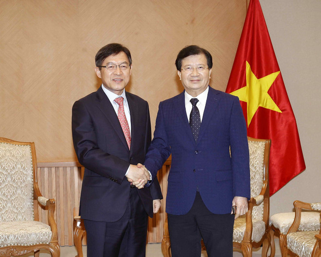 越南政府副总理郑廷勇会见韩国三星(越南)电子有限责任公司总经理 ảnh 2 越南政府副总理郑廷勇会见韩国三星(越南)电子有限责任公司总经理 ảnh 2