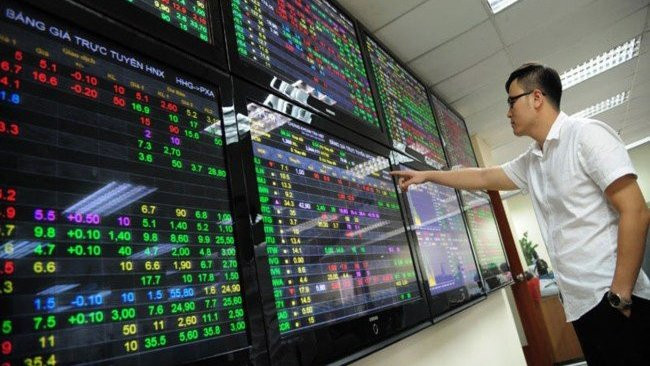 2017年境外投资者净买入27多万亿越盾, VN-Index跻身全球增长最快股指前三位 ảnh 1