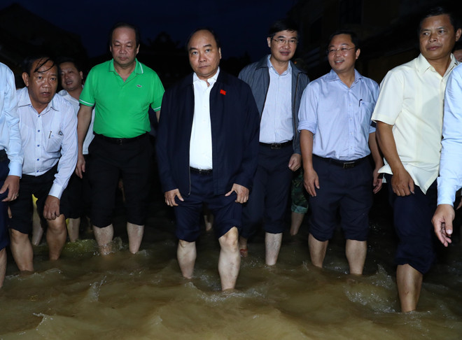 阮春福:会安市须做好灾后环境卫生大整治工作 确保APEC领导人会议周顺利进行 ảnh 1 阮春福:会安市须做好灾后环境卫生大整治工作 确保APEC领导人会议周顺利进行 ảnh 1