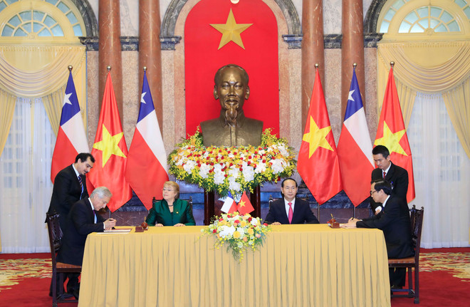 国家主席陈大光与智利总统米歇尔·巴切莱特召开联合新闻发布会 ảnh 2 国家主席陈大光与智利总统米歇尔·巴切莱特召开联合新闻发布会 ảnh 2