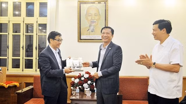 广宁省委书记阮文读：广宁省一向支持和为投资商创造最便利条件 ảnh 1