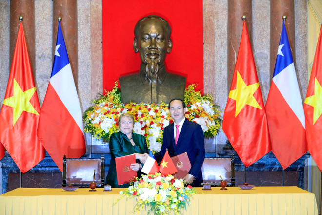 国家主席陈大光与智利总统米歇尔·巴切莱特召开联合新闻发布会 ảnh 1 国家主席陈大光与智利总统米歇尔·巴切莱特召开联合新闻发布会 ảnh 1