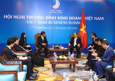 政府总理阮春福会见日本经济产业大臣兼经济振兴大臣茂木敏充 ảnh 1