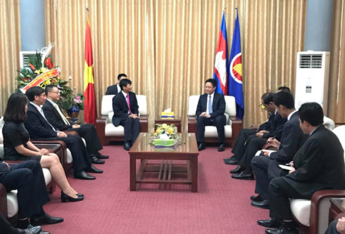 越南外交部庆祝柬埔寨王国国庆64周年 ảnh 1 越南外交部庆祝柬埔寨王国国庆64周年 ảnh 1