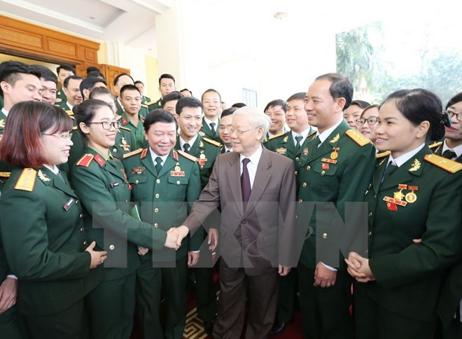 越共中央总书记阮富仲与越南军队优秀青年代表会面 ảnh 1 越共中央总书记阮富仲与越南军队优秀青年代表会面 ảnh 1