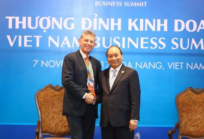 越南政府总理阮春福密集会见出席越南商务峰会的各国企业代表团 ảnh 4