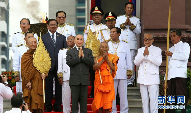 柬埔寨独立日64周年庆典在独立纪念碑隆重举行 ảnh 2