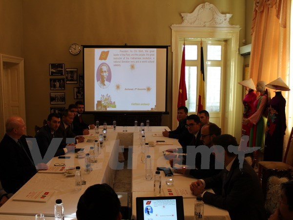 有关胡志明主席的研讨会和图片展在罗马尼亚举行 ảnh 1