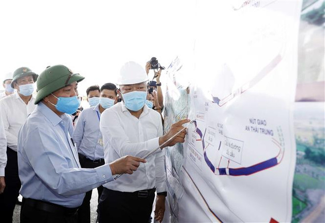 政府总理阮春福第三次视察中良—美顺高速公路施工进度 ảnh 2 政府总理阮春福第三次视察中良—美顺高速公路施工进度 ảnh 2