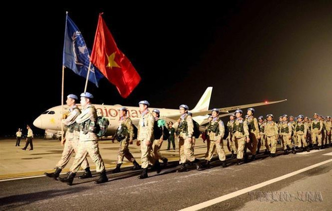 在党的光辉旗帜下自豪自信 下决心建设日益富强文明、文献和英雄的越南 ảnh 6