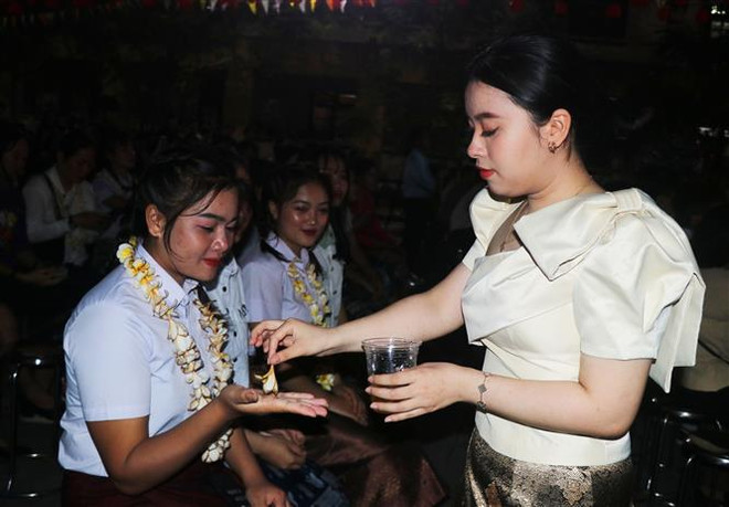 在承天顺化省的老挝留学生喜迎老挝传统新年 ảnh 1 在承天顺化省的老挝留学生喜迎老挝传统新年 ảnh 1