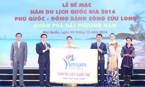 2016富国—九龙江平原国家旅游年圆满闭幕 ảnh 1