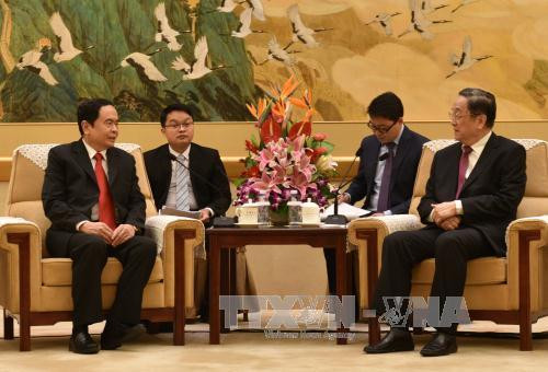 越南祖国阵线中央委员会副主席兼秘书长陈青敏会见中国全国政协主席俞正声 ảnh 1 越南祖国阵线中央委员会副主席兼秘书长陈青敏会见中国全国政协主席俞正声 ảnh 1