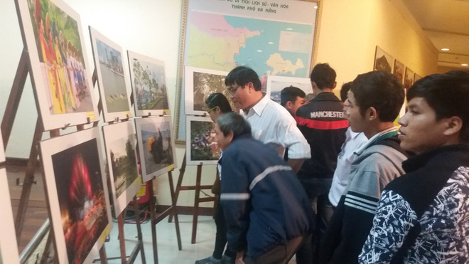 “岘港——20年历程”图片展开展 ảnh 1 “岘港——20年历程”图片展开展 ảnh 1