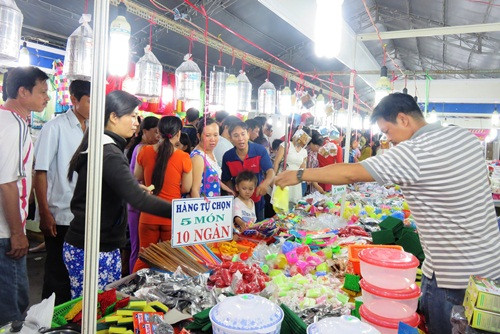 118家企业参加2016年前江省九龙江三角洲地区农业贸易博览会 ảnh 1 118家企业参加2016年前江省九龙江三角洲地区农业贸易博览会 ảnh 1