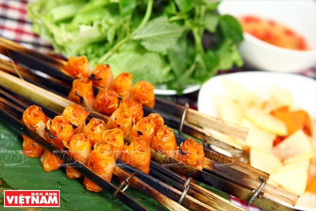 越南美食：清化烤虾卷 ảnh 6