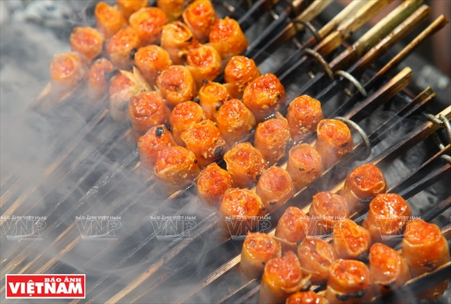 越南美食：清化烤虾卷 ảnh 5