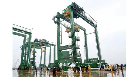 越南斗山重工业有限公司向沙特出口8台越南产的RTGC起重机 ảnh 1 越南斗山重工业有限公司向沙特出口8台越南产的RTGC起重机 ảnh 1