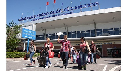 赴庆和省的外国游客人数首次突破100万人次 ảnh 1 赴庆和省的外国游客人数首次突破100万人次 ảnh 1