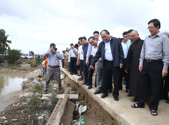 越南政府总理阮春福指导克服平定省洪灾后果 ảnh 3 越南政府总理阮春福指导克服平定省洪灾后果 ảnh 3