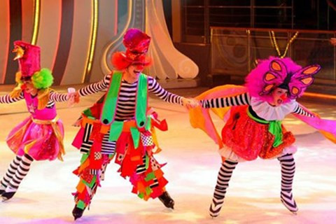 乌克兰向越南观众介绍独特杂技艺术 ảnh 1