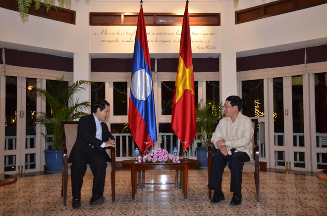 越南政府副总理兼外长范平明会见中国外长王毅和老挝外长沙伦塞 ảnh 4 越南政府副总理兼外长范平明会见中国外长王毅和老挝外长沙伦塞 ảnh 4