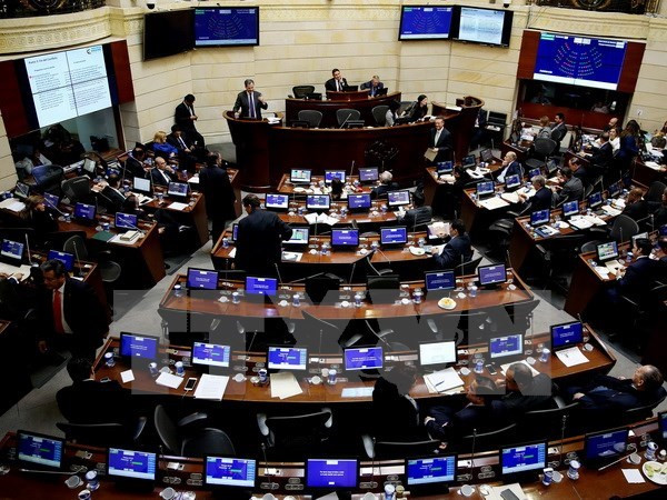 越南领导人致电祝贺哥伦比亚两院通过和平协议 ảnh 1 越南领导人致电祝贺哥伦比亚两院通过和平协议 ảnh 1