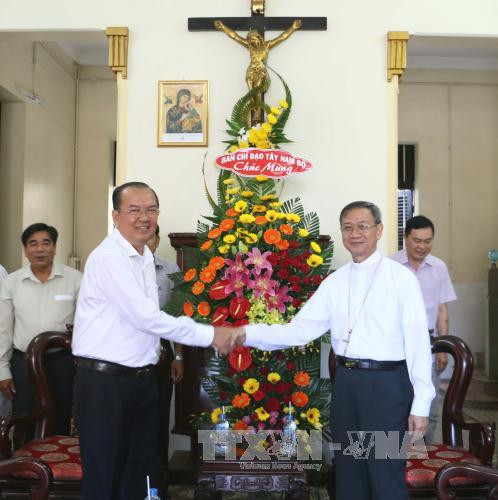 西南部地区事务指导委员会向永隆省信教群众致以圣诞祝福 ảnh 1