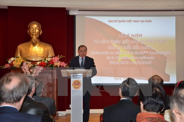 越南南方完全解放、国家统一41周年纪念典礼在法国举行 ảnh 1 越南南方完全解放、国家统一41周年纪念典礼在法国举行 ảnh 1