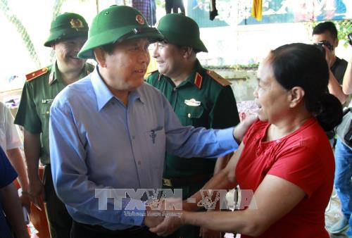 安沛省遭洪水袭击 致6死16失踪 张和平莅临灾区视察 ảnh 4