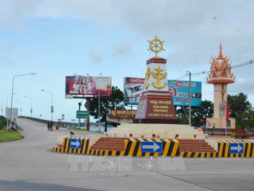 设在戈公省省会克马拉普明市的越柬友谊纪念碑正式落成 ảnh 3