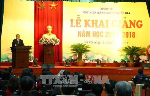 阮春福总理出席越南国家行政学院2017-2018学年的开学典礼 ảnh 1 阮春福总理出席越南国家行政学院2017-2018学年的开学典礼 ảnh 1