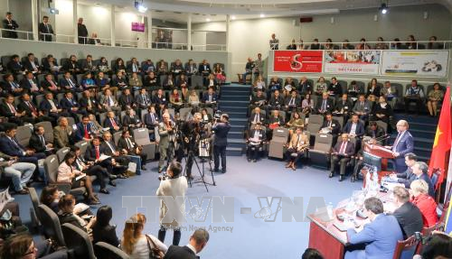 “新时期的越乌关系”论坛在首都基辅联合举行 ảnh 1