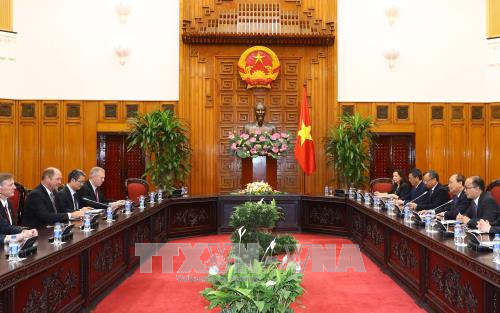 越南政府总理阮春福会见美国众议院外交事务委员会亚太小组委员会主席 ảnh 2