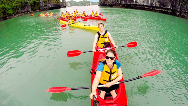 营造文明旅游服务环境 吸引更多游客赴下龙湾参观 ảnh 1 营造文明旅游服务环境 吸引更多游客赴下龙湾参观 ảnh 1