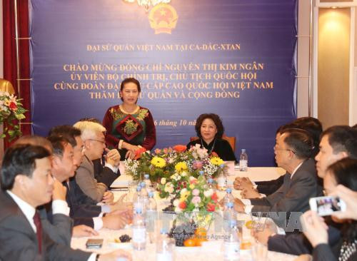 越南国会主席阮氏金银抵达阿斯塔纳 与旅哈萨克斯坦越侨会面 ảnh 3