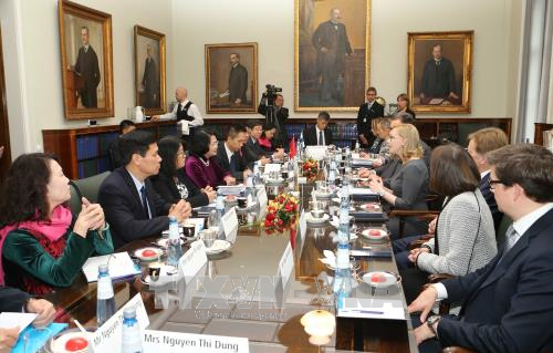 国家副主席邓氏玉盛访问芬兰 先后会见芬兰总理和议会议长 ảnh 3 国家副主席邓氏玉盛访问芬兰 先后会见芬兰总理和议会议长 ảnh 3