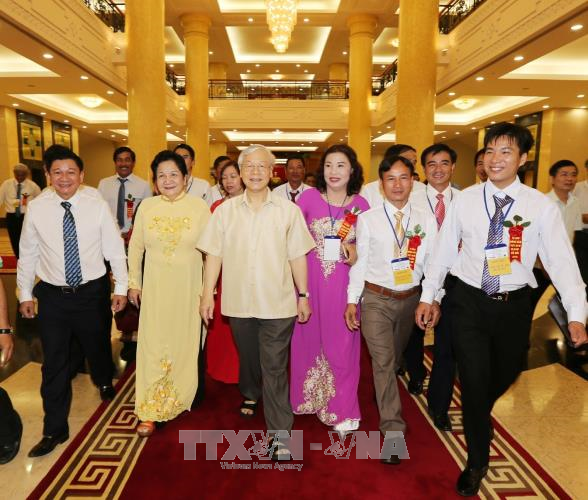 越共中央总书记阮富仲会见优秀农民代表 ảnh 1 越共中央总书记阮富仲会见优秀农民代表 ảnh 1