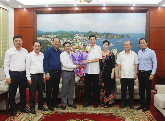 广宁省人民委员会主席阮德龙会见该省企业协会 ảnh 1