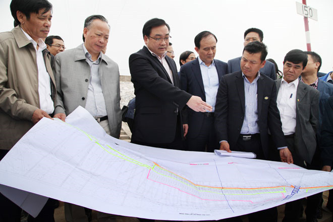 弘扬英雄传统 发展首都河内以不辜负全国人民的信任和热爱 ảnh 1 弘扬英雄传统 发展首都河内以不辜负全国人民的信任和热爱 ảnh 1