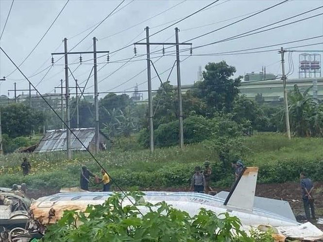 缅甸一架军用飞机失事 遇难人数多达12人 ảnh 1