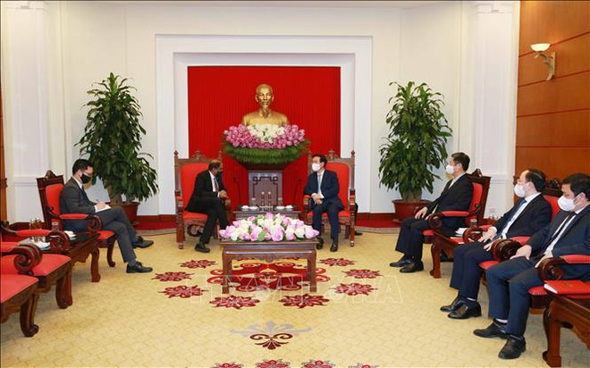 越南高度重视与新加坡等邻国和本地区各国的合作 ảnh 1