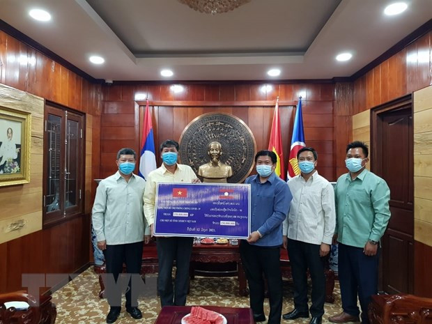 老挝各省捐款助力越南抗击新冠肺炎疫情 ảnh 2