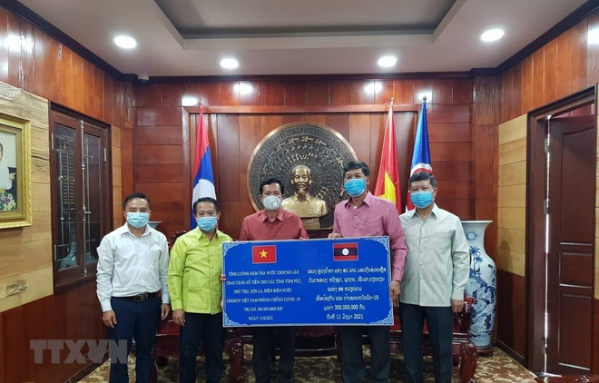 老挝各省捐款助力越南抗击新冠肺炎疫情 ảnh 1