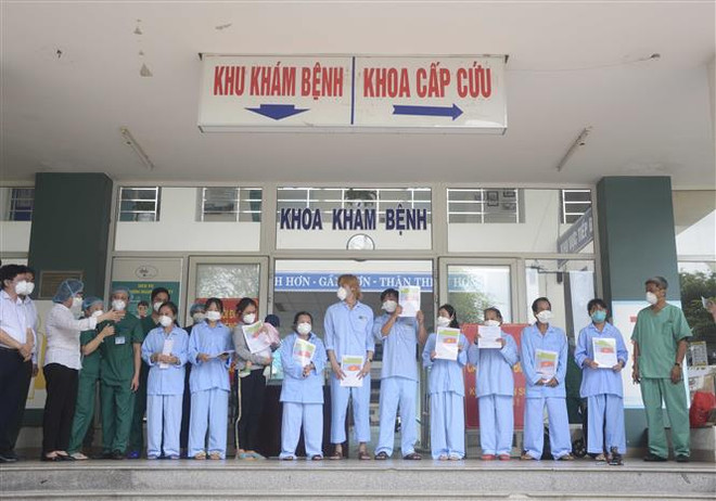 岘港市10名新冠肺炎患者痊愈出院 ảnh 1 岘港市10名新冠肺炎患者痊愈出院 ảnh 1