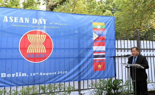 老挝驻德国大使高度评价东盟的团结、强大与全面深入对接 ảnh 1 老挝驻德国大使高度评价东盟的团结、强大与全面深入对接 ảnh 1