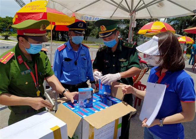 越通社继续为岘港市提供医疗防护物资 ảnh 2