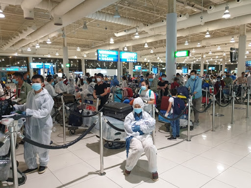 新冠肺炎疫情:在阿联酋的260名越南公民安全回国 ảnh 1 新冠肺炎疫情:在阿联酋的260名越南公民安全回国 ảnh 1