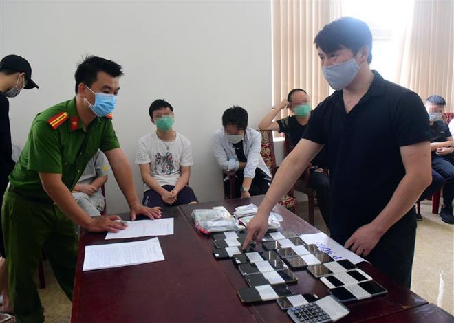 承天顺化省公安捣毁一网络赌博团伙 涉赌资350亿越南盾 ảnh 1 承天顺化省公安捣毁一网络赌博团伙 涉赌资350亿越南盾 ảnh 1